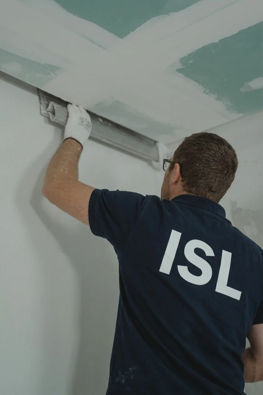 Finition d'un doublage placo sur mur isolé par ISL Finition d'un doublage placo sur mur isolé par ISL